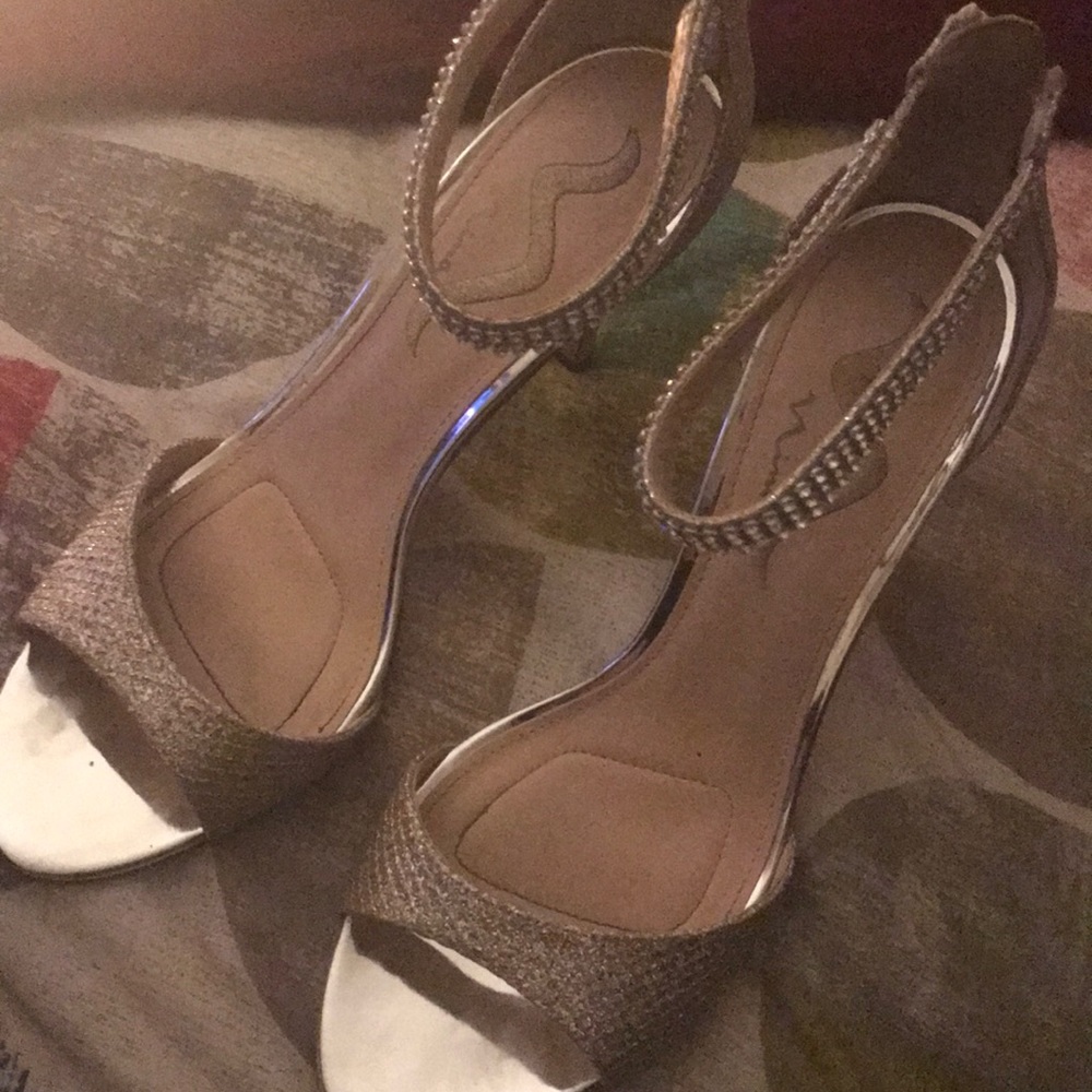 DSW Nina 3.5 in gold heels